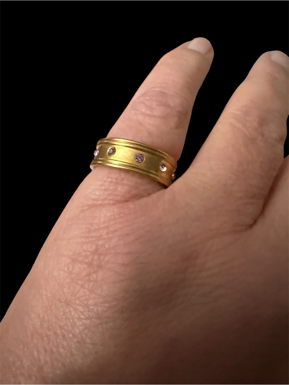 Gold colored Ring w/ small amethyst stones from Witch’s Estate Sale Size 5